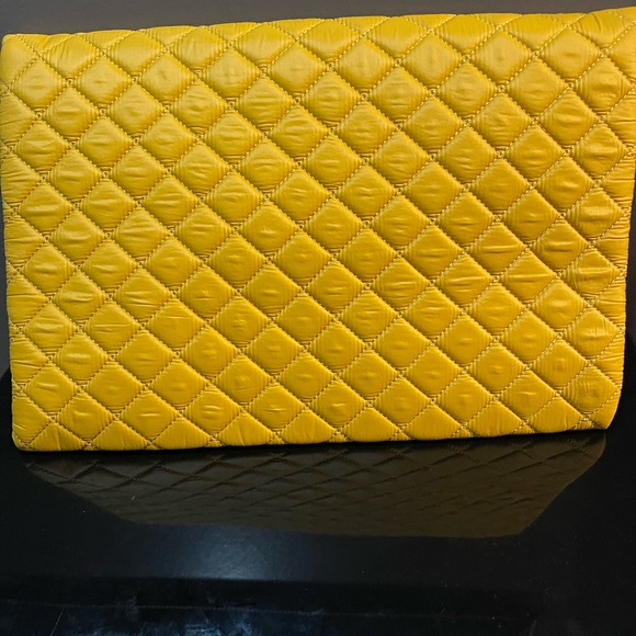 BNWT Quilted Clutch - Picture 2 of 2